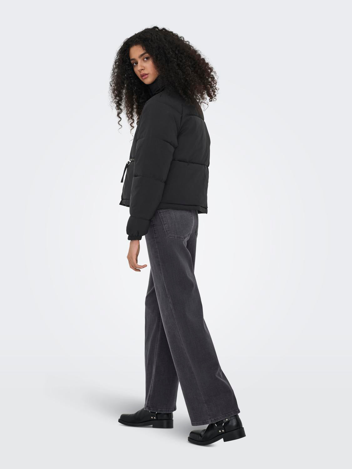 model_shot-back